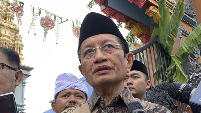 Menteri Agama Nasaruddin Umar usai menghadiri peresmian Murugan Temple, di Kalideres, Jakarta Barat, Minggu (2/2/2025). Foto: Alya Zahra/kumparan 