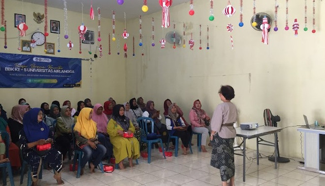 Pemaparan materi yang disampaikan oleh narasumber dari pihak UNAIR, Kelurahan Asemrowo, Kecamatan Asemrowo, Kota Surabaya, Minggu (19/1/2025) (sumber: dokumentasi kelompok KKN-BBK5 Asemrowo)