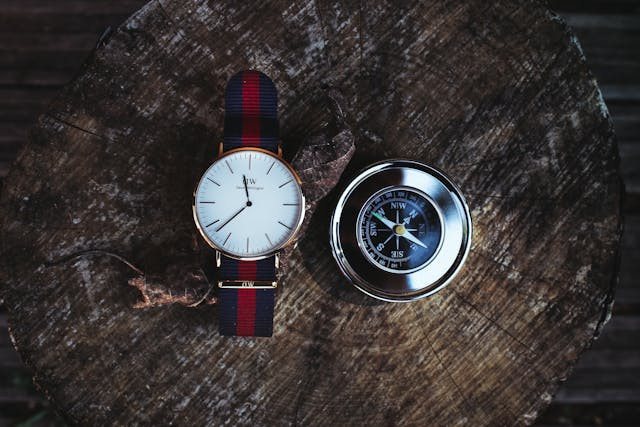 Rekomendasi jam tangan daniel wellington pria. Sumber: pexels.com