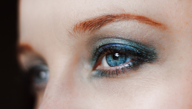 Ilustrasi Tips Memilih Warna Eyeshadow, Foto: Unsplash/Tom Swinnen