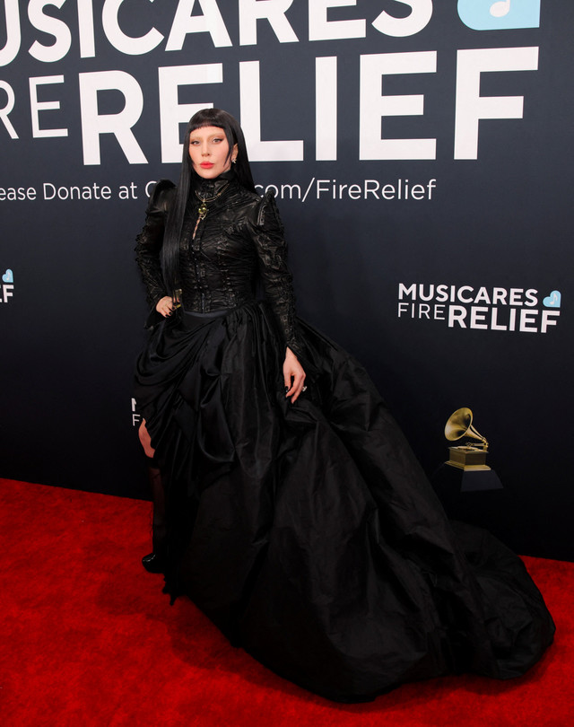 Lady Gaga tiba menghadiri Grammy Awards Tahunan ke-67 di Los Angeles, California, AS, Minggu (2/2/2025).
Foto: Daniel Cole/REUTERS