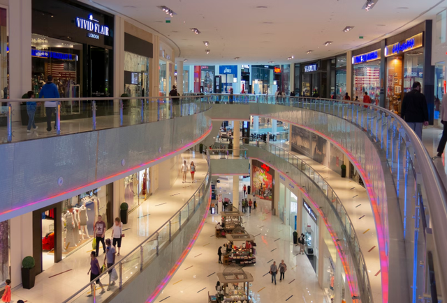 tenant di pollux mall semarang. Foto Hanya Ilustrasi Bukan Tempat Sebenarnya. Sumber Foto: Unsplash/Mostafa Meraji