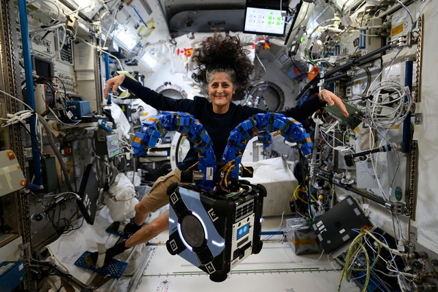 Astronot NASA Sunita Williams di Stasiun Luar Angkasa Internasional. Foto: NASA/ via REUTERS