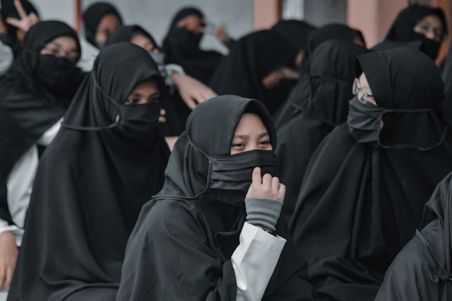 Tata Cara Mandi Junub Perempuan. Foto hanya ilustrasi. Sumber foto: Unsplash/Muhammad Adil