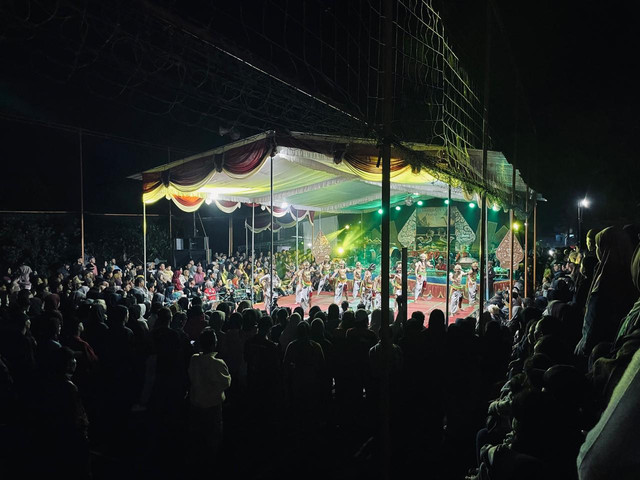 Suasana Pentas Kesenian di Dusun Ploso, Kemloko, Kranggan, Temanggung (27/12/2024). Kredit foto: Fanni Calista