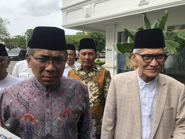 Ketua Umum PBNU, Yahya Cholil Staquf alias Gus Yahya menemui presiden Republik Indonesia Prabowo Subianto di Istana Negara, Jakarta Pusat, Senin (3/2/2025). Foto: Zamachsyari/kumparan