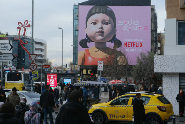 Promosi Serial Netflix Squid Game di Billboard. Foto: Pexels.