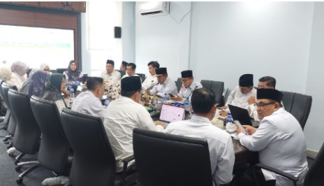 Rektor UIN Sulthan Thaha Saifuddin (STS) Jambi, Prof. Dr. H. Kasful Anwar, M.Pd, menegaskan komitmennya untuk menciptakan lingkungan kampus hijau dan layanan yang smart. Hal ini disampaikan dalam rapat pimpinan yang berlangsung di Ruang Rapat Rektor pada Senin