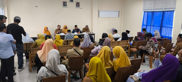 Ortu siswa dan pihak SMaN 1 Mempaeah melakukan audiensi. Foto: M. Zain/Hi!Pontianak