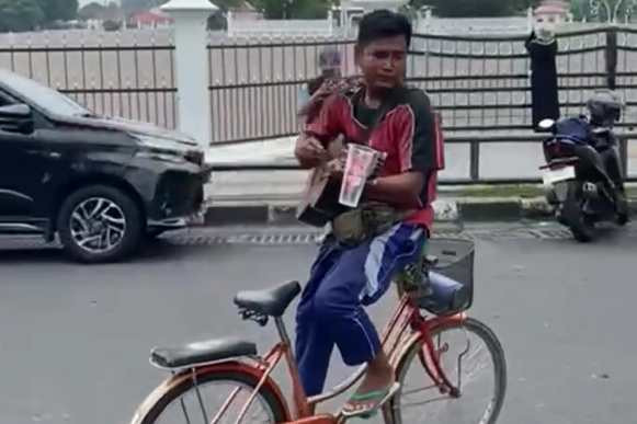 Pengendara sepeda mundur di Yogyakarta. Foto: Instagram/ @polresjogja