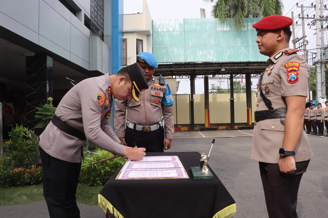 Kapolres Tulungagung Pimpin Serah Terima Jabatan Kasat Resnarkoba