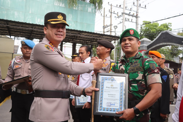 878 Penghargaan Diberikan Polres Tulungagung Pada Personel Polri, Instansi Lain