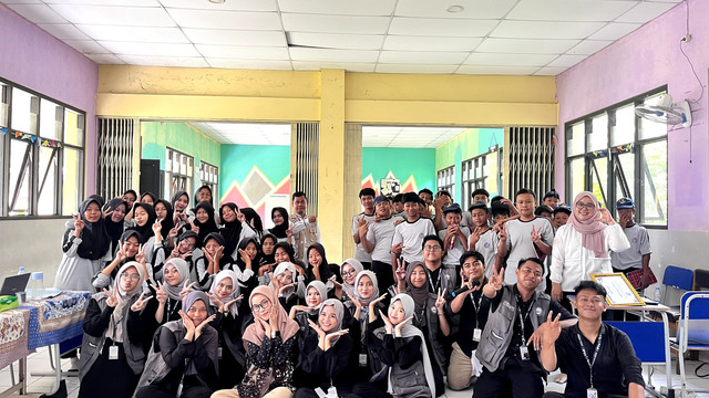 Foto Bersama. Sumber: Dokumentasi KKM 112 Untirta Desa Patrasana