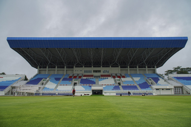 Kondisi tribun VIP Stadion Kanjuruhan yang telah selesai direnovasi di Kepanjen, Kabupaten Malang, Jawa Timur, Sabtu (18/1/2025). Foto: Irfan Sumanjaya/ANTARA FOTO