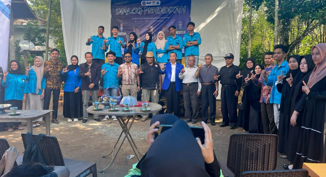 Himpunan Mahasiswa Program Studi Pendidikan Guru Sekolah Dasar FKIP Unismuh Makassar menggelar kegiatan Dialog Pendidikan dan Volunteer di Kabupaten Bulukumba untuk mewujudkan Pendidikan Berkualitas 