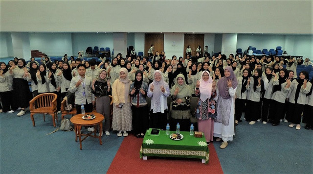 Foto bersama usai kegiatan di Auditorium KH Ahmad Dahlan UM Bandung (Foto: Firman/UM Bandung).