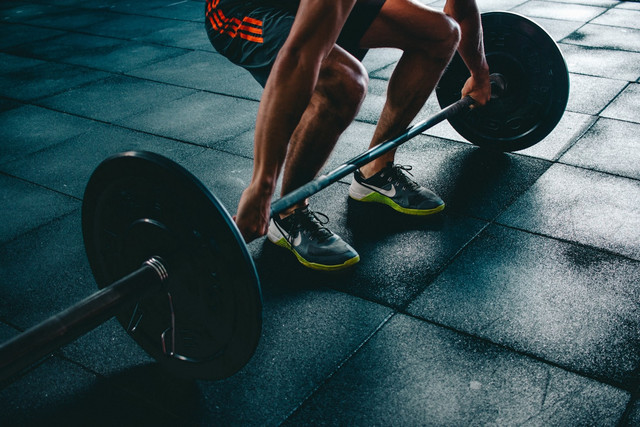 Ilustrasi Cara Memilih Sepatu Gym yang Terbaik, Foto: Unsplash/Victor Freitas