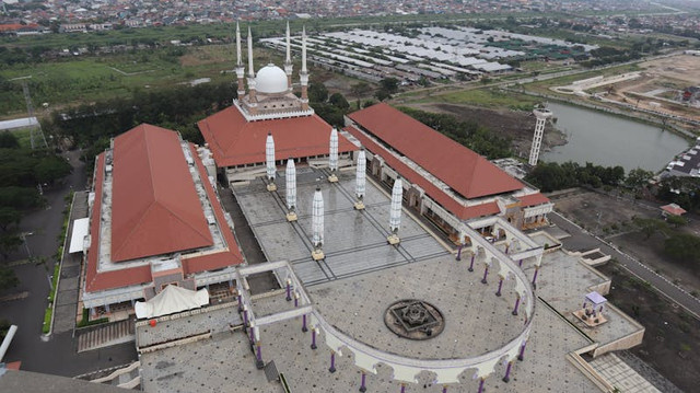 Apa keistimewaan Masjid Agung Semarang? Foto adalah Masjid Agung Semarang. Sumber: Pexel/Arif Baroya