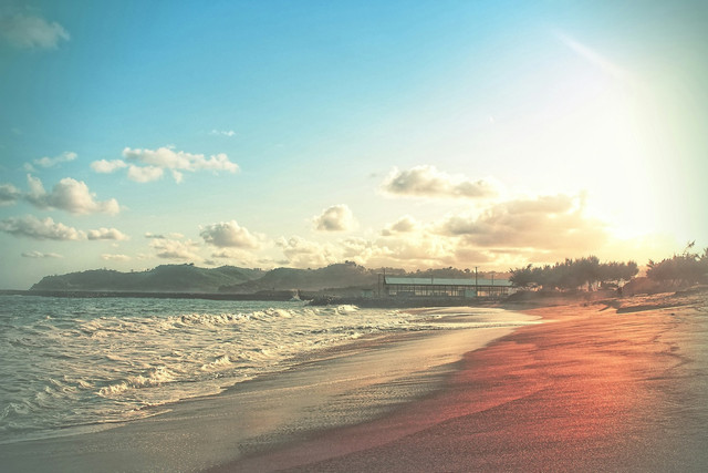 Pantai Dermaga. Foto hanya ilustrasi, bukan tempat sebenarnya. Sumber: Unsplash/Loekfan Sjaifoedin