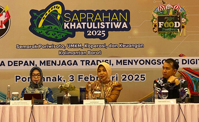 Bank Indonesia bersama Kadisporapar Kalbar dan penyelenggara Pontianak City Run saat melakukan konferensi pers. Foto: Yulia Ramadhiyanti/Hi!Pontianak