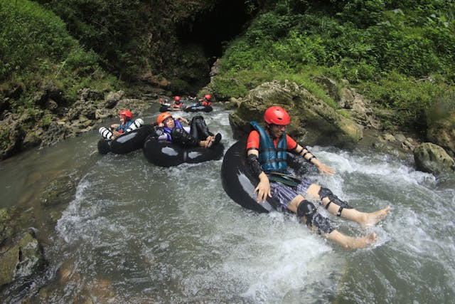 Sedaer River Tubing, foto hanya ilustrasi, bukan tempat sebenarnya: Pexels/Must Bee