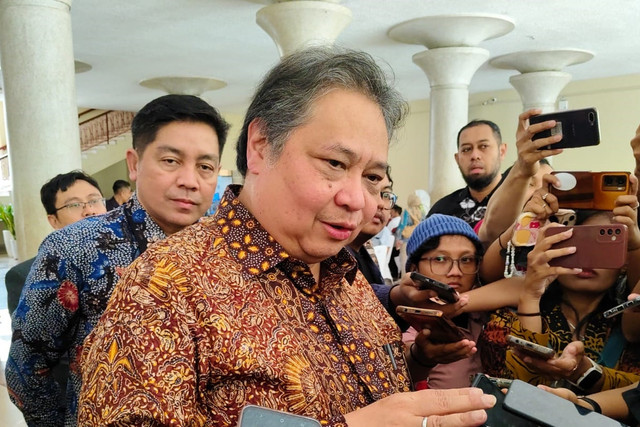 Menko Perekonomian Airlangga Hartarto ditemui di UGM, Selasa (4/2/2025). Foto: Arfiansyah Panji Purnandaru/kumparan