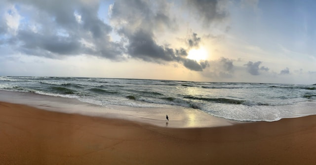 Pantai Pailus. Foto hanya ilustrasi, bukan tempat sebenarnya. Sumber: Unsplash/Shikhar Bhatnagar