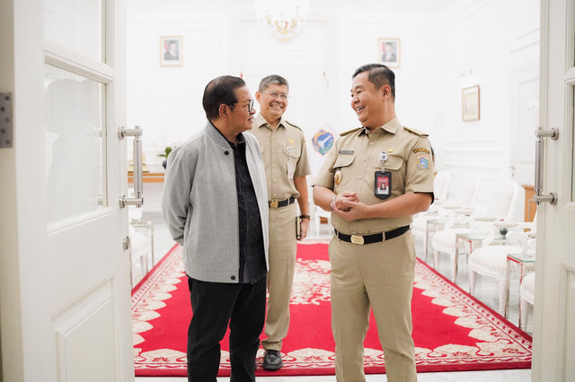 Gubernur Jakarta Terpilih Pramono Anung bersama Pj Gubernur Jakarta Teguh Setyabudi di Balai Kota, Jakarta Pusat, Selasa (4/2/2025). Foto: Dok. Istimewa