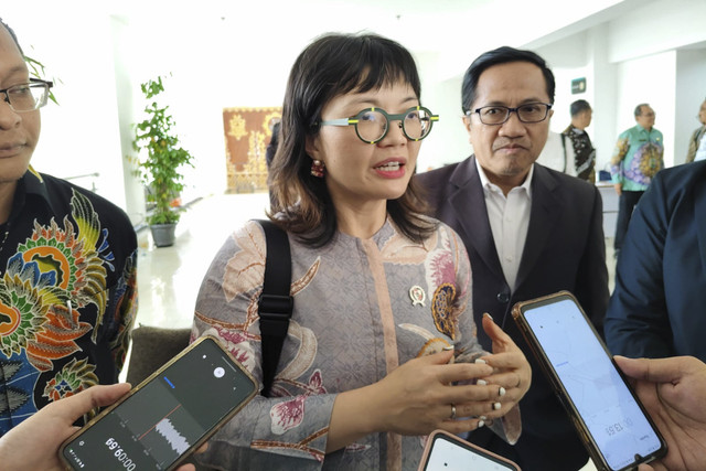 Wamen Kementerian Pendidikan Tinggi, Sains, dan Teknologi (Kemendiktisaintek), Stella Christie, ditemui di sela-sela kunjungan ke Sekolah Vokasi UGM, Selasa (4/2/2025). Foto: Arfiansyah Panji Purnandaru/kumparan