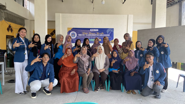 Foto Bersama KKN BBK 5 Universitas Airlangga bersama PKK