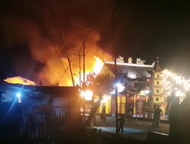 Kebakaran yang terjadi di Jalan Selat Sumba, Pontianak. Foto: Dok. Istimewa