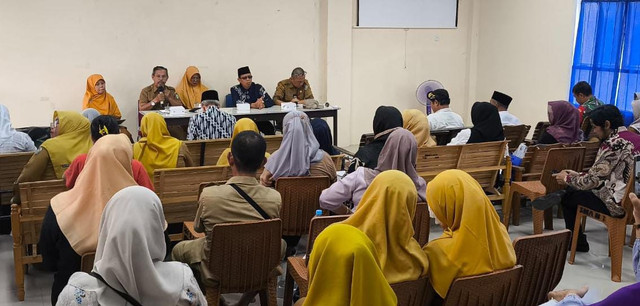 Pihak sekolah SMAN 1 Mempawah saat melakukan mediasi dengan orangtua siswa. Foto: Muhammad Zain/Hi!Pontianak