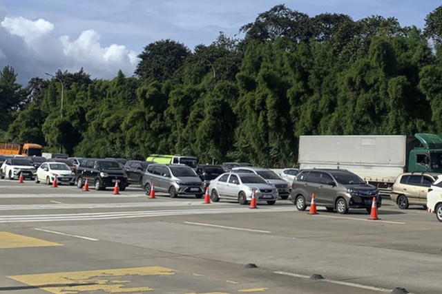 Arus lalu lintas arah Jakarta terpantau macet di GR Ciawi 2. Foto: Mirsan Simamora/kumparan