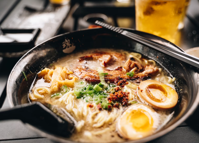 harga ramen seirock ya instan. Foto Hanya Ilustrasi Bukan Tempat Sebenarnya. Sumber Foto: Unsplash/Diego Lozano