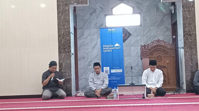 Suasana Kegiatan Majelis Manajemen Qolbu di Masjid Al Muhajirin (Sumber : DT Peduli)