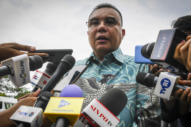 Wakil Ketua DPR Sufmi Dasco Ahmad menjawab pertanyaan wartawan sebelum bertemu Presiden Prabowo Subianto di kompleks Istana Kepresidenan, Jakarta, Selasa (4/2/2025). Foto: Galih Pradipta/ANTARA FOTO