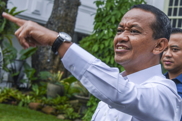 Menteri ESDM Bahlil Lahadalia menjawab pertanyaan wartawan sebelum bertemu dengan Presiden Prabowo Subianto di kompleks Istana Kepresidenan, Jakarta, Selasa (4/2/2025). Foto: Galih Pradipta/ANTARA FOTO