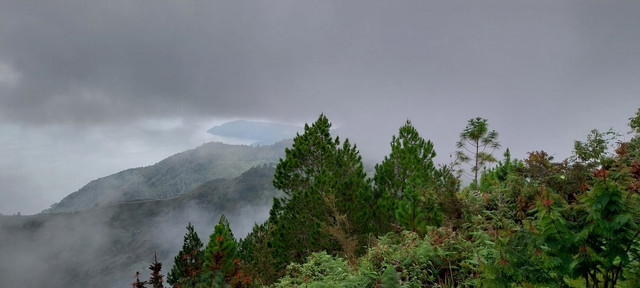 Pegunungan Bukit Barisan. Foto hanya ilustrasi, bukan tempat sebenarnya. Sumber: Unsplash/Edwin Petrus