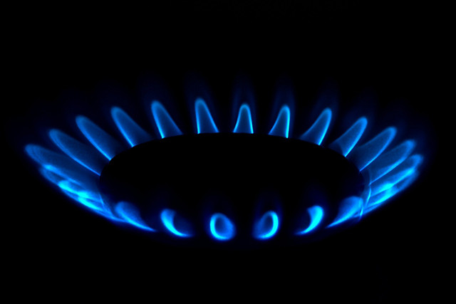 https://cdn.pixabay.com/photo/2022/03/17/17/06/gas-stove-7075036_1280.jpg (Ilustrasi kompor gas)