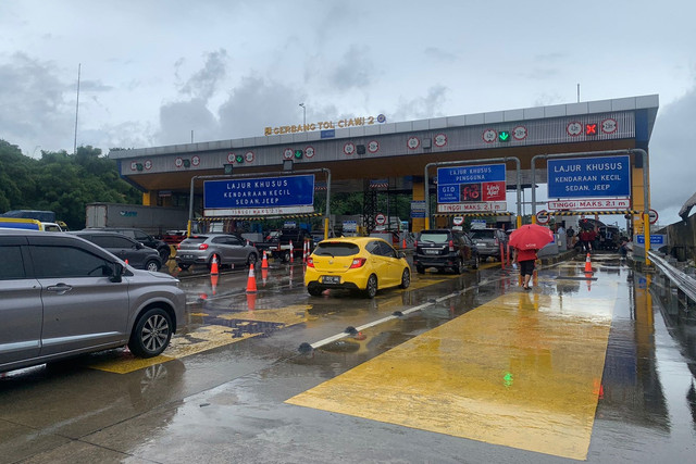 2  gate Gerbang Tol Ciawi II sudah dapat dilalui kendaraan, Rabu (5/2/2025). Foto: Mirsan Simamora/kumparan