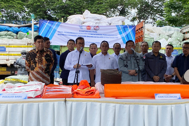 Menteri Perdagangan Budi Santoso saat konferensi pers Hasil Pengawasan Bersama di Kantor Kemendag, Jakarta, Rabu (5/2/2025). Foto: Muhammad Fhandra/kumparan