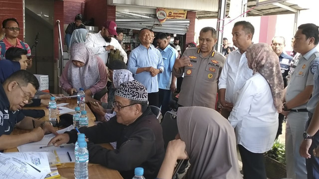 Polda Jawa Barat membuka posko Ante Mortem Disaster Victim Identification (DVI) di RSUD Ciawi, Bogor untuk mengidentifikasi korban tewas dalam kecelakaan maut di Gerbang Tol Ciawi 2, Rabu (5/2/2025). Foto: kumparan