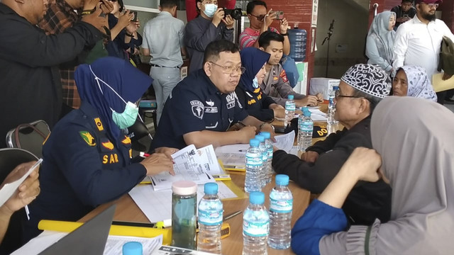 Polda Jawa Barat membuka posko Ante Mortem Disaster Victim Identification (DVI) di RSUD Ciawi, Bogor untuk mengidentifikasi korban tewas dalam kecelakaan maut di Gerbang Tol Ciawi 2, Rabu (5/2/2025). Foto: kumparan