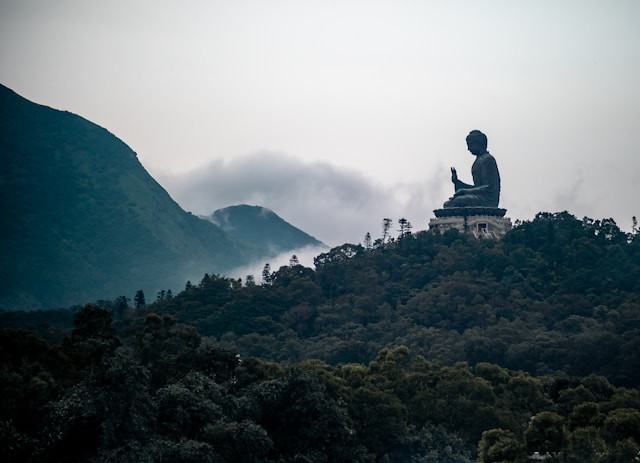 ilustrasi nama hari besar keagamaan buddha, Photo by Jamie Street on Unsplash