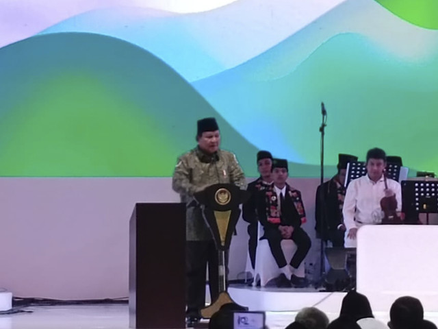 Presiden Republik Indonesia Prabowo Subianto dalam acara puncak peringatan Hari Lahir (Harlah) ke-102 NU di Istora Senayan, Jakarta, Rabu (5/2/2025). Foto: Zamachsyari/kumparan