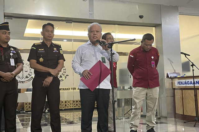 Kapuspenkum Kejagung RI Harli Siregar, saat konferensi pers penangkapan buron tersangka kasus impor gula, di Gedung Kejagung, Jakarta, Rabu (5/2/2025). Foto: Fadhil Pramudya/kumparan