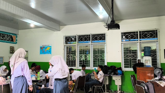 Suasana di ruang kelas sekolah MAN 2 Palembang. Foto : Abdullah Toriq/Urban Id