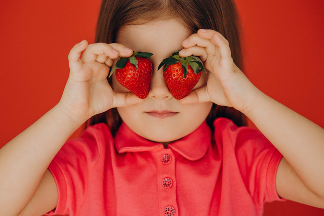 https://www.freepik.com/free-photo/little-girl-holding-two-delicious-stawberries_26146842.htm#fromView=search&page=1&position=44&uuid=e9ac1122-e13b-45c3-a50f-0e8757c58774&query=Strawberry+Generation