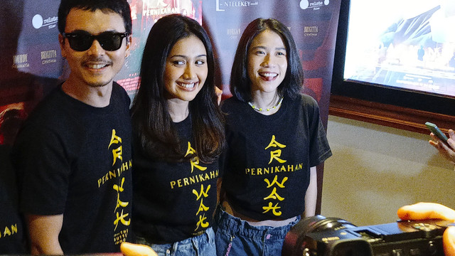 Artis Brigitta Cynthia (Paling Kanan) saat Ditemui Usai Perilisan Poster dan Trailer Film Pernikahan Arwah di Kawasan Cikini, Jakarta Pusat. Foto: Aprilandika Pratama/kumparan