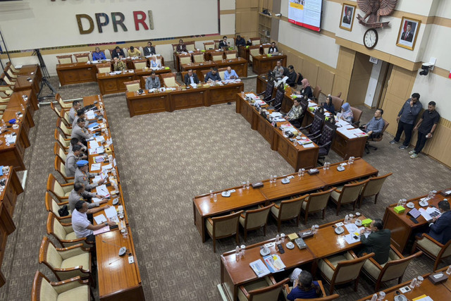 Rapat dengar pendapat umum (RDPU) Komisi III DPR RI dengan Polda Aceh terkait kasus dugaan Ipda Yohananda Fajri paksa pacar aborsi di gedung Parlemen, Jakarta pada Kamis (6/2/2025).  Foto: Abid Raihan/kumparan